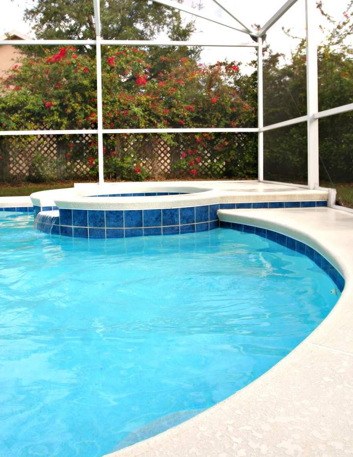 Piscine maçonnée Saint-Denis-de-Palin